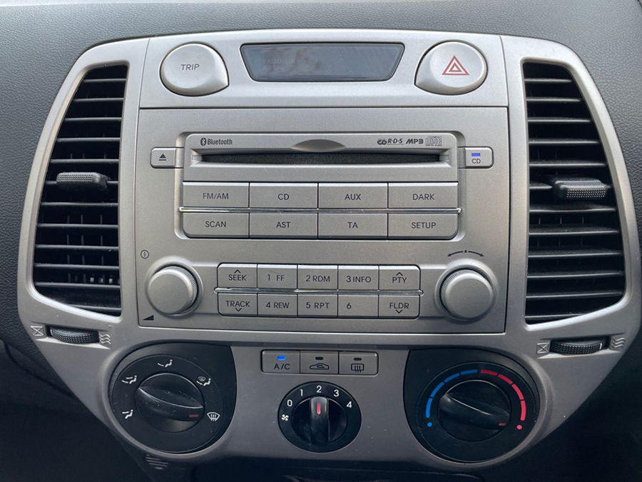Hyundai Veloster 2011-2017 Aftermarket Navigation Autoradio Hyundai i20 2008-2012 with Manual AC Aftermarket Radio Upgrade